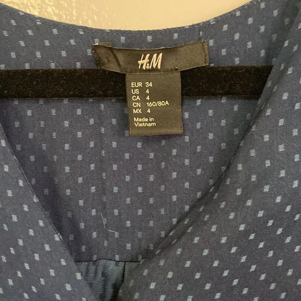 💕H&M BLOUSE💕 - Picture 4 of 6